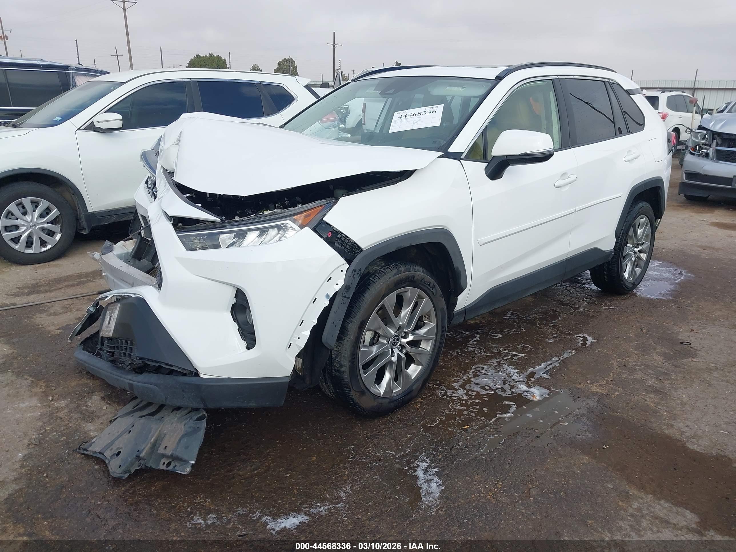 2019 TOYOTA RAV 4 — VIN JTMC1RFV7KD040038 — photo 2